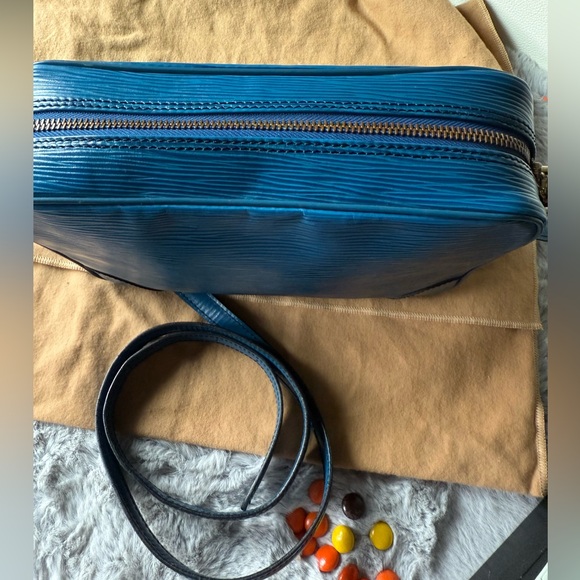 💎 Louis Vuitton Blue EPI Trocadero Crossbody 💎 - Picture 9 of 16